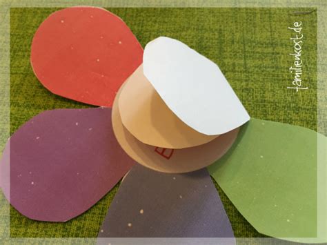 Für das wasserrad brauchen sie eine obstkiste aus holz, ein stück vierkantholz, zwei gegabelte äste und verschiedenes werkzeug. Zauberblume aus Papier basteln: Vorlage die in Wasser aufgeht
