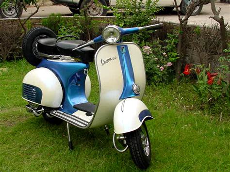 gambar modifikasi motor vespa unik antik  modif