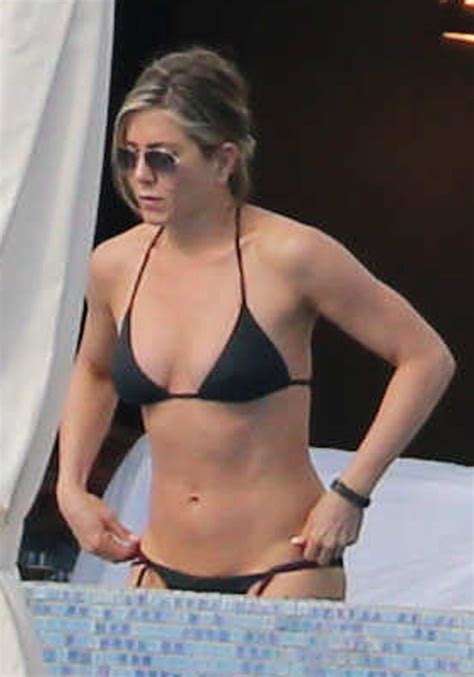 Jennifer Wore A Small Black Bikini During Her Trip To Cabo In December
