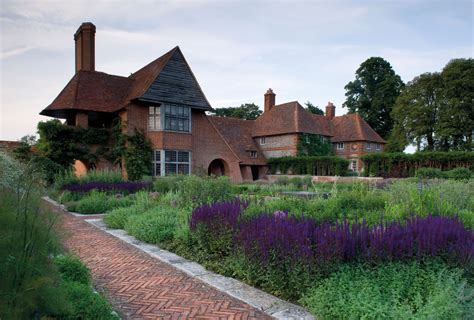 To start farming you will need to rent a fence from an npc using contribution points. Folly Farm, Sulhamstead - The Lutyens Trust