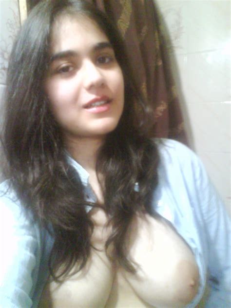 Hot Sexy Indian Girls Hydrabad College Girl Showing Her Boobs