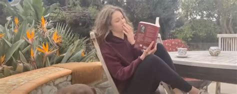 Kitaptan uyarlanacak olan bu yeni dizide nalan ve zeynep isimli iki önemli karakter yer alıyor. Kanal D'nin yeni dizisi Camdaki Kız'ın duyurusunu başrol ...