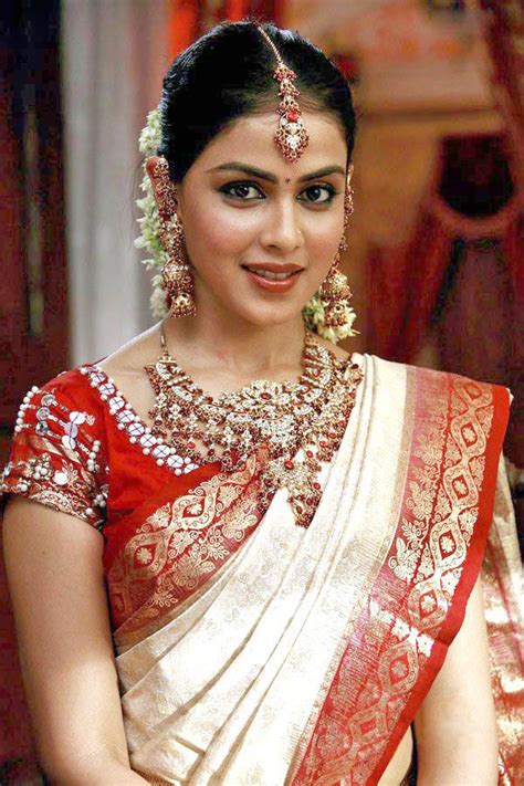 Kerala model and actress parvathy arun latest photoshoot stills in kerala saree, photographed by sandeep mishra. South Actress In Bridal Saree Photo Stills Hot| Welcomenri