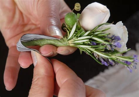 How To Make A Boutonniere How To Make A Boutonniere Diy Boutonniere