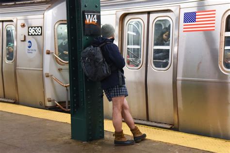 No Pants Day 2019 New Yorkers Ride Subway Half Naked In The Cold New