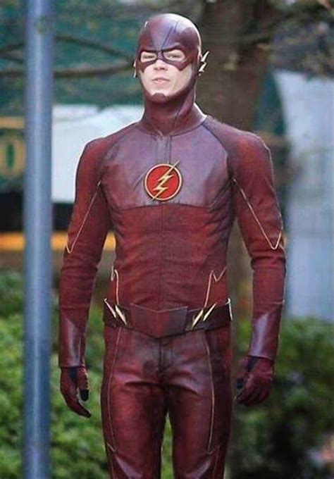 warner bros tv cw s pilot the flash first look the flash costume