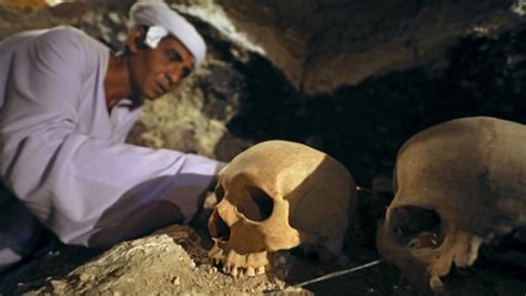 photos egypt archaeologists unearth goldsmith`s tomb near luxor