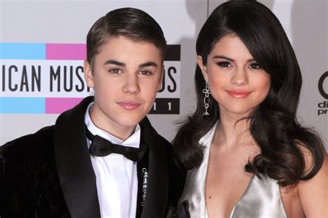 Nampaknya perbalahan antara penyanyi antarabangsa, justin bieber dan selena gomez di laman instagram menjadi perbualan hangat di kalangan netizen hari ini. 3 Tanda Hubungan Selena Gomez dan Justin Bieber Tak Bakal ...