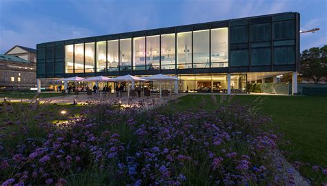 Das dreistöckige gebäude mit seiner dunklen fassadenverglasung bildet einen interessanten architektonischen kontrast zu den. Haus des Landtags, Stuttgart, Germany | Max | Flickr