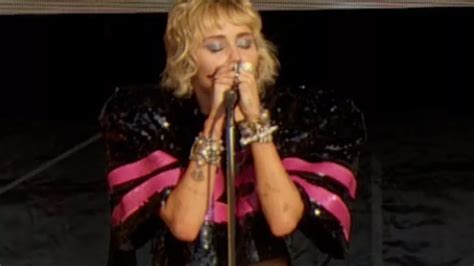 Miley Cyrus Breaks Down In Tears At Emotional Super Bowl Tiktok Tailgate Gig Mirror Online