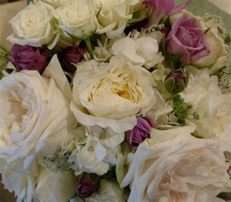 Burlap wedding runners are an excellent choice because burlap is a naturally heavy fabric material, making it ideal in windy conditions. Sweet Bridal Bouquet | Bridal bouquet, Bouquet, Bridal