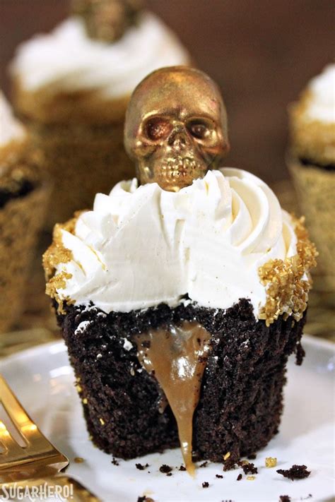 Halloween cupcakes (halloween cupcake ideas for decorating cupcakes in cute and fun ways for scary and spooky halloween parties. Easy Halloween Cupcakes Ideas - 25 Easy Ideas to try