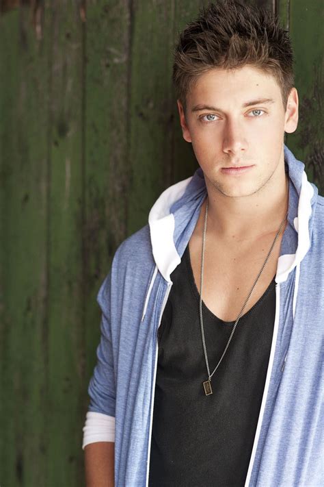 A river boy from home and away could find himself the subject of a taylor swift song in the future. Lincoln Younes - yes, can't get enough of the 'river' boys ...