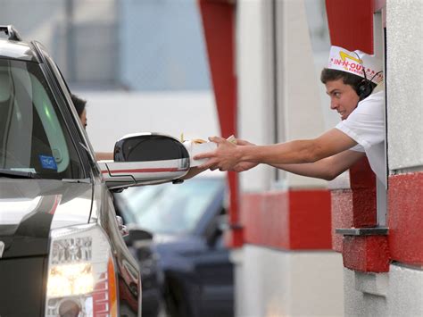 In N Out Burger Pays Employees Better Than Most Fast Food Chains