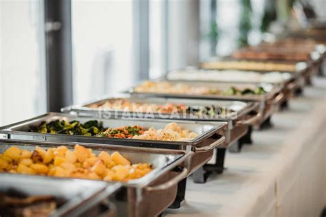 Tata cara meruqyah adalah sebagai berikut: Bagaimana tata cara makan secara prasmanan | Istana Catering