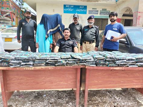 حیدر آباد ،چھلگری پولیس کے ہاتھوں گرفتار منشیات ڈیلرز اور ان سے برآمد