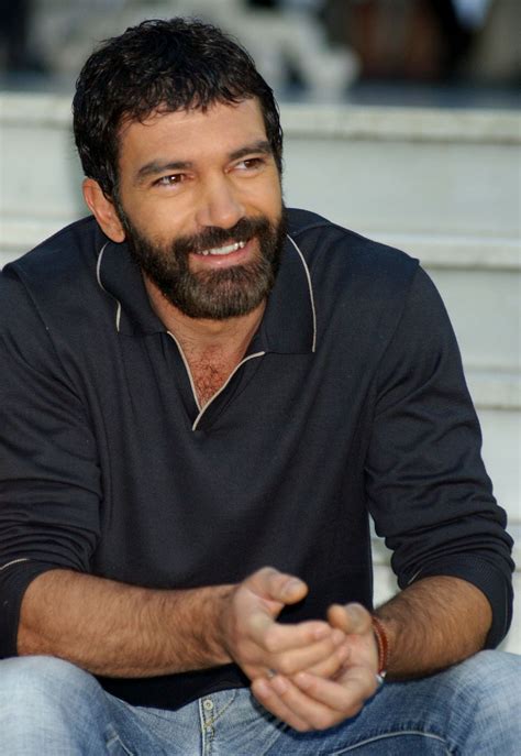 For the role as zorro banderas took training with the olympic national fencing team in spain, and practiced his moves with real steel swords, then he used the lighter aluminum swords in the movie. Antonio Banderas | Bearded men hot, Bearded men, Men