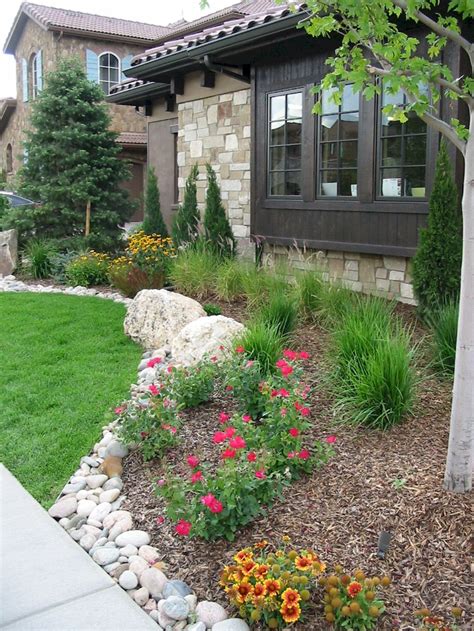 You'll find me all over this website offering hints and tips into the world of landscape design, responding to people within the forums and also providing photos to help you with ideas for your next design. Low Maintenance Front Yard Landscaping Ideas (35) - insidecorate.com | Xeriscape landscaping ...