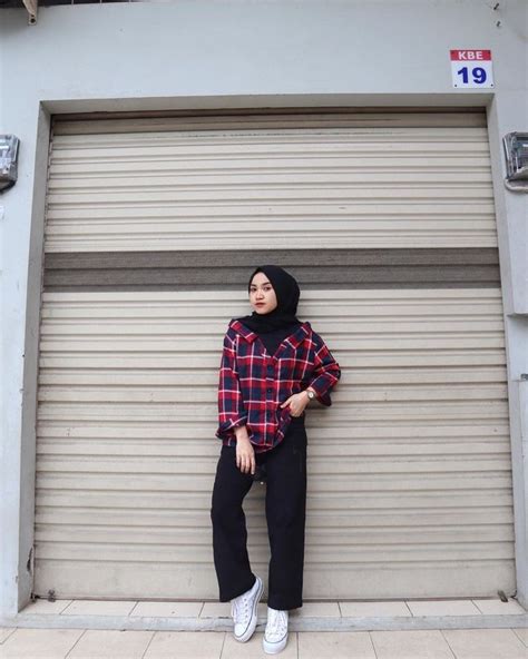 pin by putry kartika on sɪᴍᴘʟᴇ ʜɪᴊᴀʙ ᴏᴜᴛғɪᴛ jilbab ootd casual hijab outfit model pakaian remaja