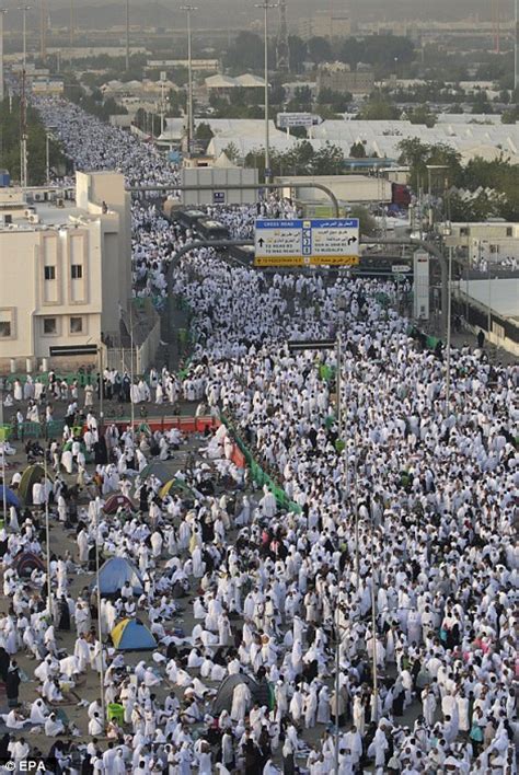 Muslim Hajj Stampede Near Mecca Leaves 700 People Crushed To Death In Saudi Arabia Daily Mail