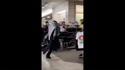 Ca Shoplifters Steal 500 In Sears Clothes In Viral Video The