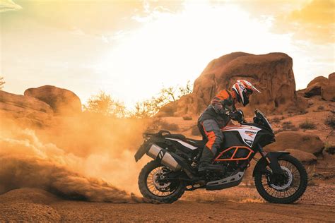Never worry about fuel again! KTM 1090 Adventure R - A Milder Insane ADV Bike - Asphalt ...