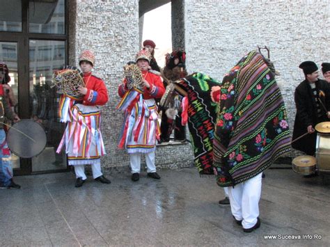 Acestia cred ca astfel vor fi insotiti de toate obiceiurile si superstitiile de anul nou variaza in functie de regiune si de tara. Traditii si Obiceiuri de Anul Nou Suceava, Datini si ...