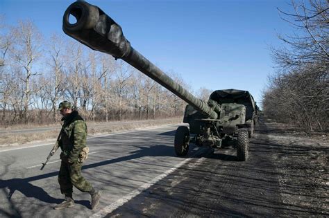 Ukrainians Burn Putin Effigy Say Rebels Attacking Villages