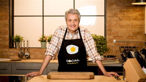 Persona que se dedica profesionalmente a preparar los alimentos. Fernando Canales | Cocineros - Canal Cocina