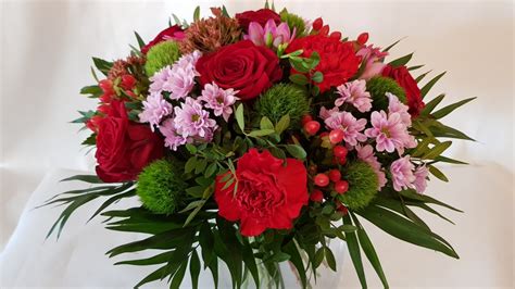 Blumenstrauß Zum Hochzeitstag Mit Roten Rosen Botschafter Der Liebe