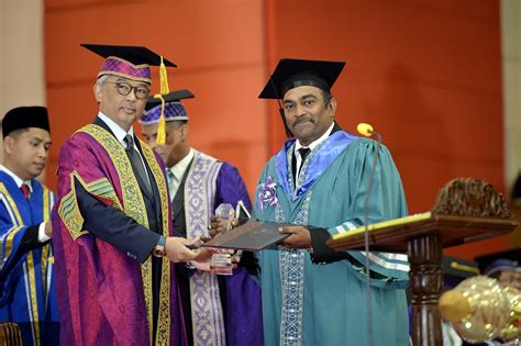The late ruler had suffered from ill health for some time and the state constitution was amended to allow the pahang royal council to sanction his. Sultan Pahang's Brother conferred with UMP Lifelong ...