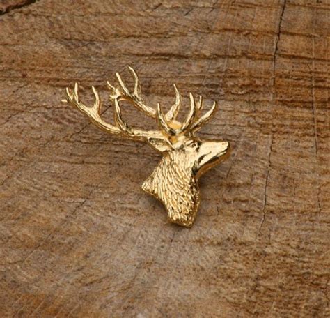 Stag Buck Head Gold Plated Pin Lapel Badge Deer Hunting T Deer