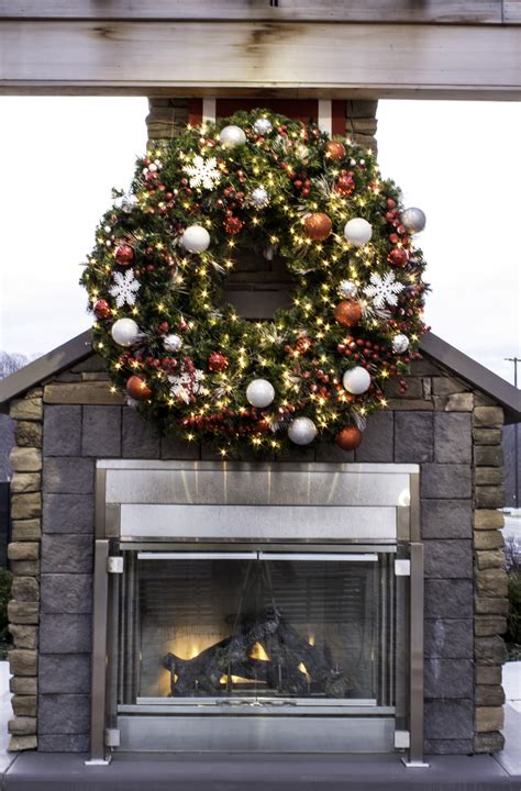 Large Outdoor Commercial Christmas Wreaths