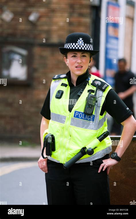 Police Woman Uk Hi Res Stock Photography And Images Alamy