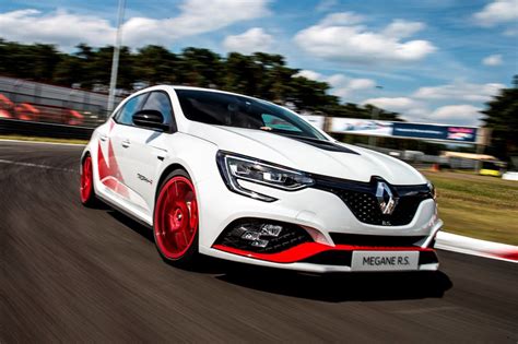 2019 renault megane rs vs peugeot 308 gti review pov test drive on autobahn & road by autotopnl. Este es el último récord del Renault Mégane RS Trophy-R ...