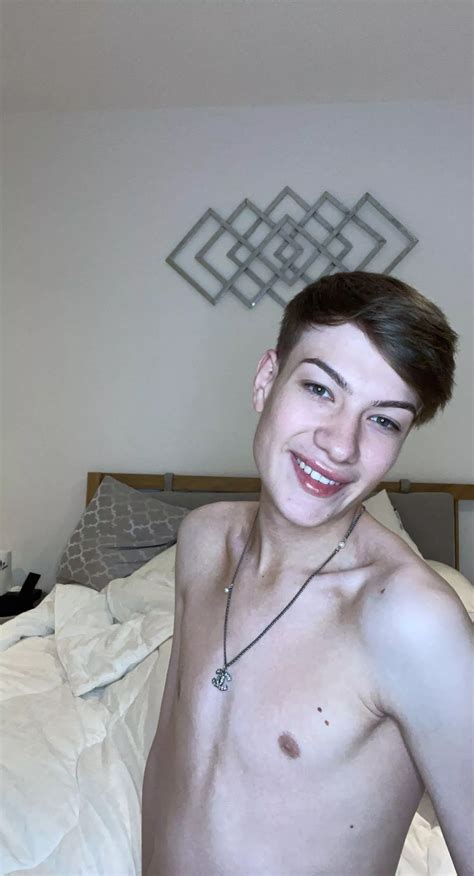 Smiles For Days Who Wants To Make Me Smile More Nudes Gayselfies