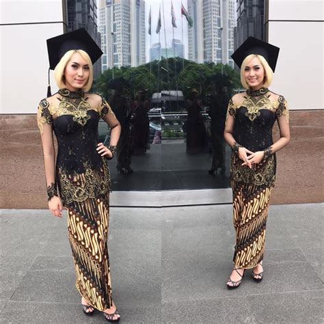 33 model baju kebaya brokat pesta terbaru di tahun 2020 model baju baju kebaya brokat pesta ini bisa kalian jadikan inspirasi. 11 Ide Kebaya Hitam nan Elegan, Dari Mulai Wisuda Sampai ...