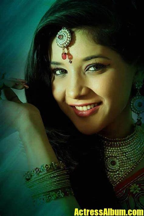 Actress Sakshi Agarwal New Beautiful Photos Actress Album