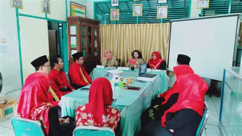 Kepala sekolah, guru, dan karyawan dapat. Penilaian Kinerja Kepala Sekolah SMA NW Jakarta Berjalan ...