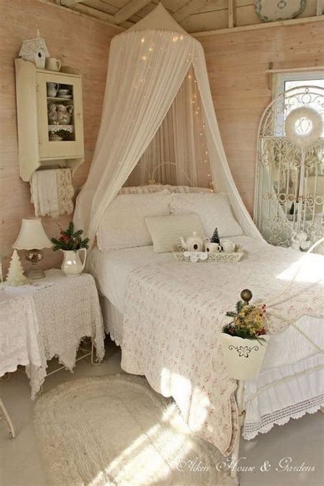 50+ awesome romantic master bedroom design ideas you have to try. 33 Cute And Simple Shabby Chic Bedroom Decorating Ideas ...