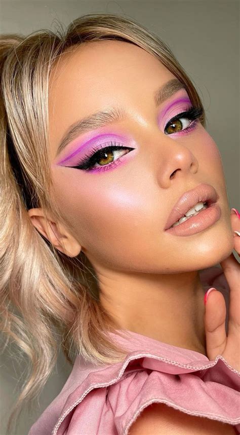 35 Cool Makeup Looks Thatll Blow Your Mind Graphic Line Lilac Pink