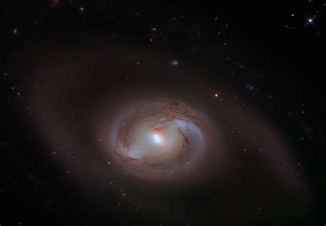 Ngc 2273 Spiral Galaxy Hubble Space Telescope 4k Ultra Hd Wallpaper