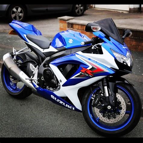 Suzuki Gsxr 750 K8 The Blue On The Rims Though Con Imágenes Motos