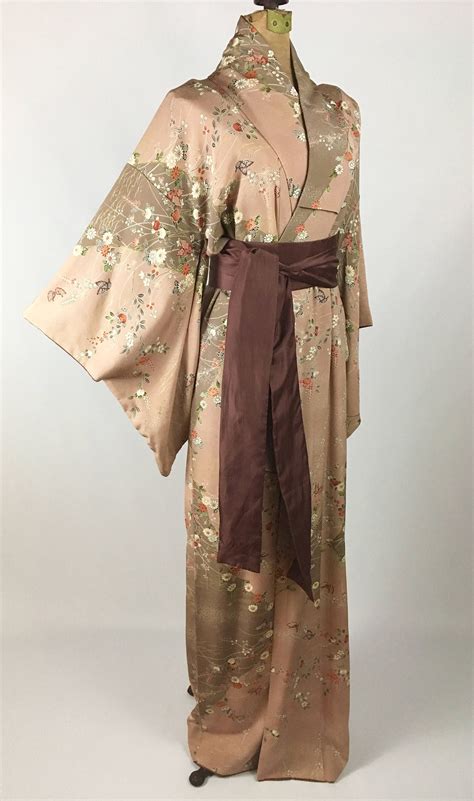 Vintage Silk Kimono 1950s Silk Kimono Showa Era Made in | Etsy | Silk kimono, Kimono, Vintage silk