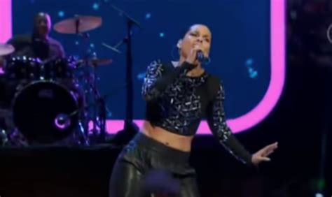 Watch Alicia Keys Performs Medley At Nba All Star Game Halftime Show