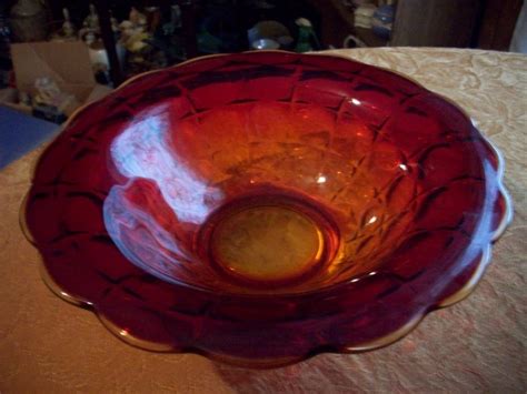 Beautiful Vintage Amberina Pedestal Glass Bowl