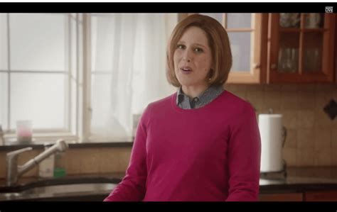 Snl Brilliantly Skewers Sexist Super Bowl Snack Commercials With This