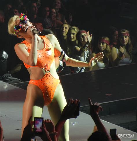 Miley Cyrus Bangerz Tour In San Juan 10 Gotceleb