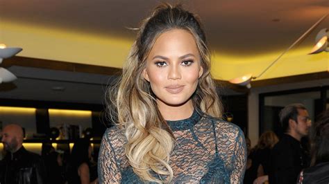 Sports Illustrated Chrissy Teigen Naked In A Chair Stylecaster