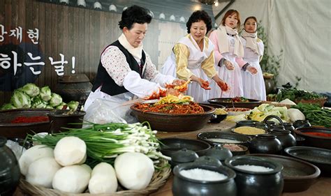 Thousands Of People Make Kimchi With Hands Heart The